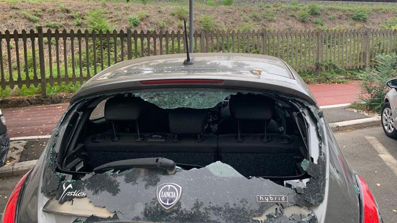 Grosseto, altri vetri sfondati. Il vandalo seriale è tornato a colpire