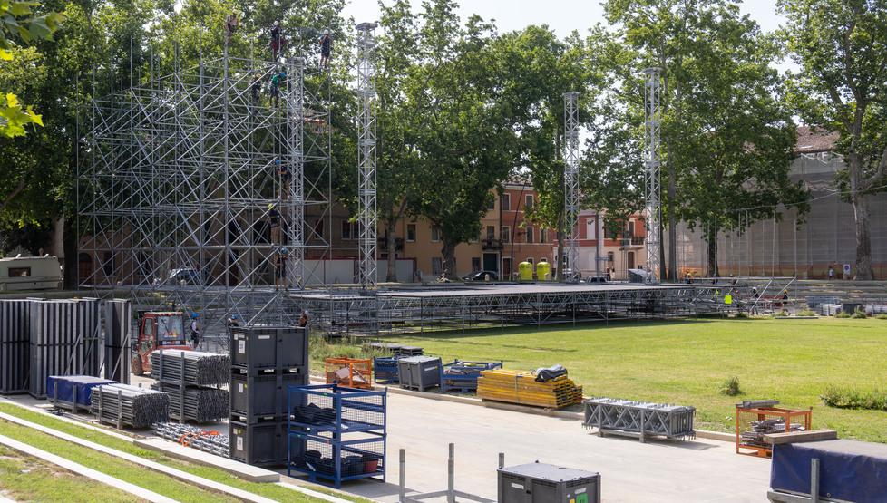 Ferrara, Sgarbi chiama in causa Franceschini: «Sua l’ispezione per piazza Ariostea»