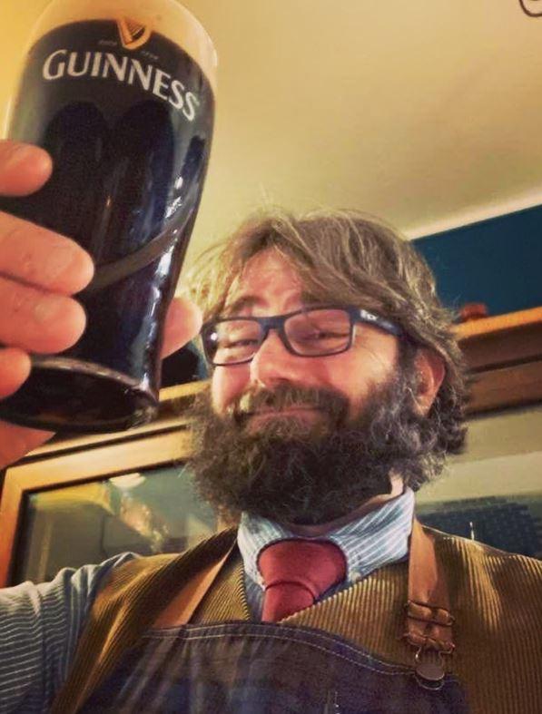 Muore con la moto nel fosso