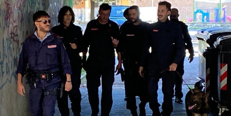 Pisa, tutti gli agenti della municipale avranno il taser. Il vice: «Utile per fronteggiare gli accoltellamenti»