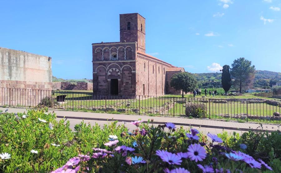 Twin Anglones, also in Lucania there is a territory with the same name. Pact of friendship and even the same patron saint: Santa Maria