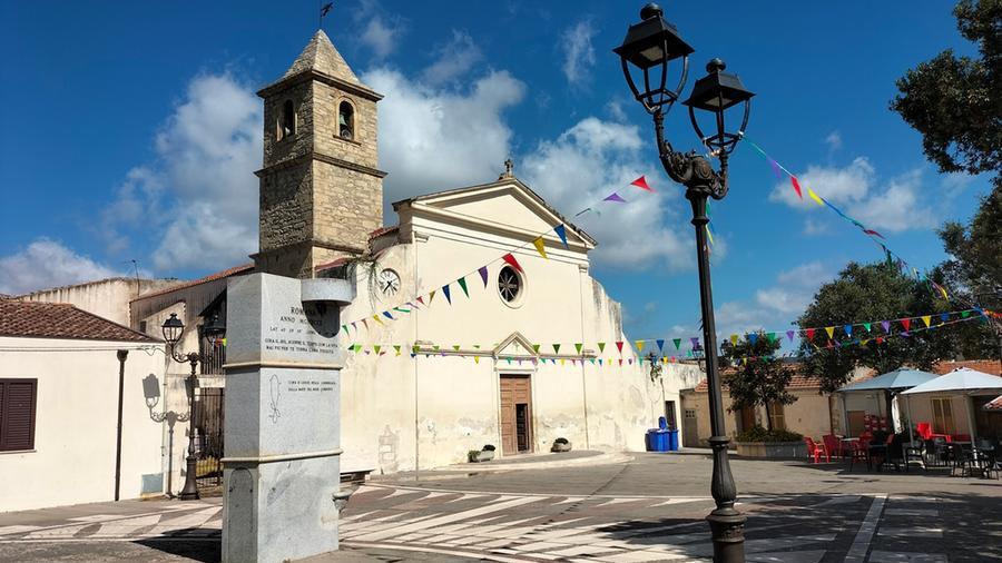 Romana, a village to discover: domus de janas ancient churches and an original sundial