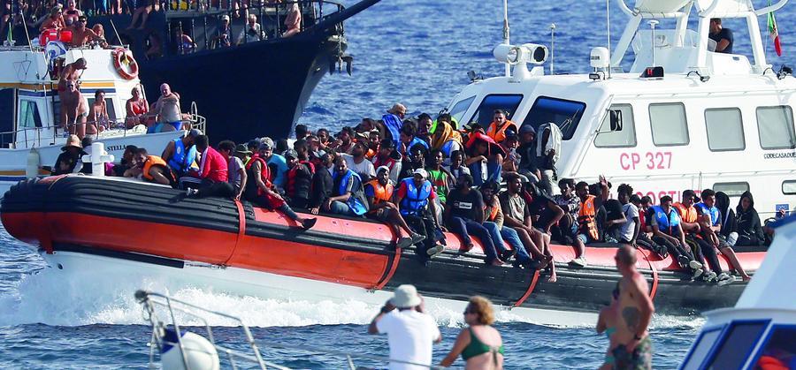 Emergenza migranti, in Sardegna saranno ospitati nelle tensostrutture