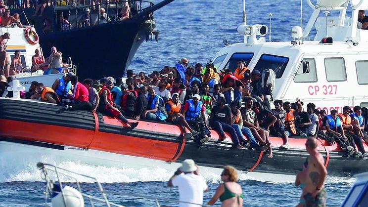 Emergenza migranti, in Sardegna saranno ospitati nelle tensostrutture