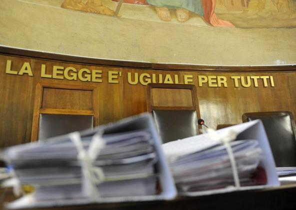 Pontedera, la mamma racconta: «Non erano semplici sgridate, il bimbo veniva vessato dal padre»