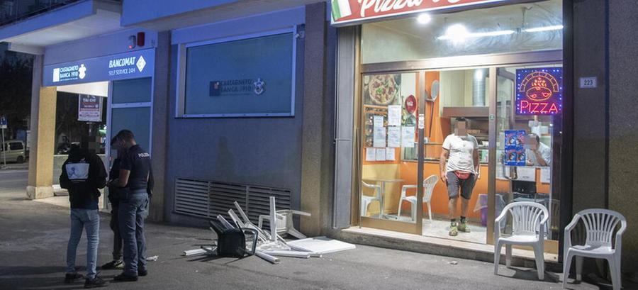 Grosseto, scendono dall’auto e lo aggrediscono a colpi di coltello