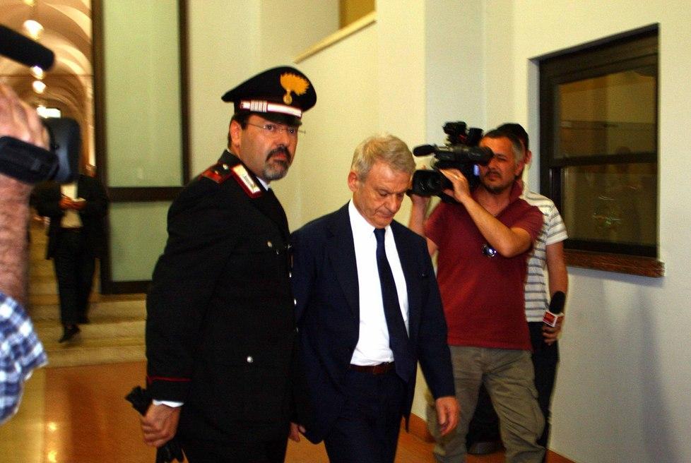 Inchiesta Clini trasferita ai pm di Roma 