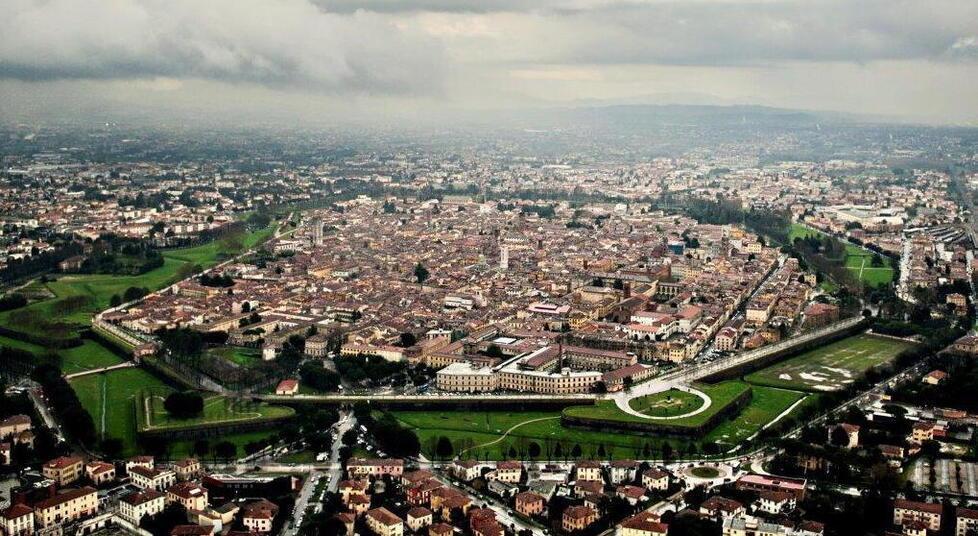 Lucca, crolla il mondo del mattone: acquisti giù del 18 per cento