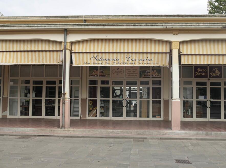 Viareggio, il Piazzone si svuota: chiude la storica salumeria