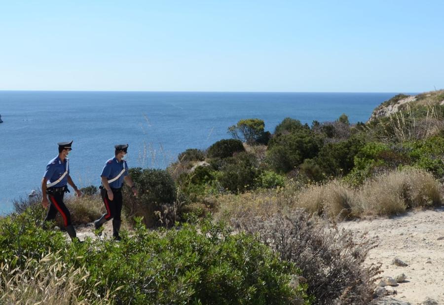 Muravera, un gommone di dieci metri trovato in spiaggia: si cercano dispersi in mare