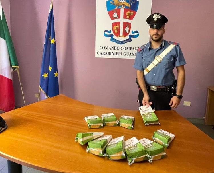 Ruba dieci punte di Parmigiano Reggiano alla Coop, denunciato un 32enne