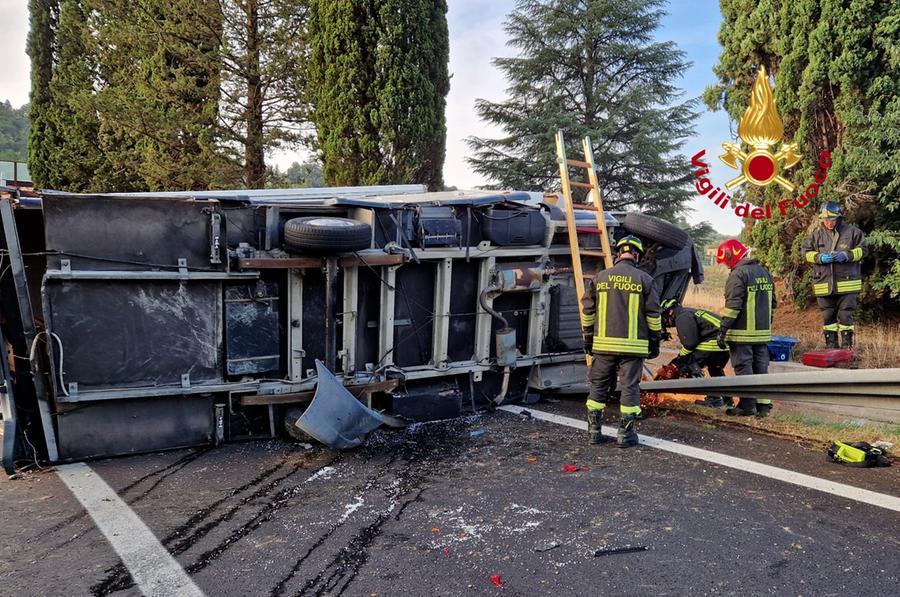 Camper si ribalta all’uscita di Firenze Sud: traffico rallentato