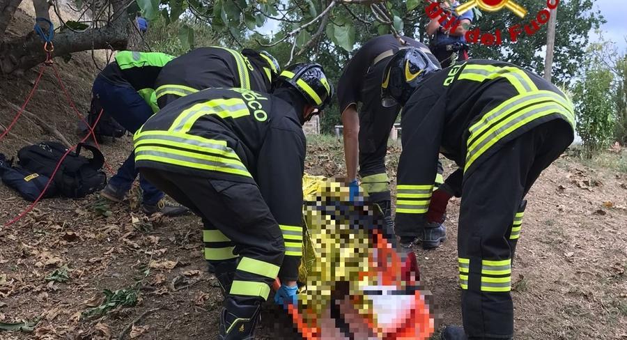 Cade in una scarpata a Vicchio: morto un uomo di 73 anni