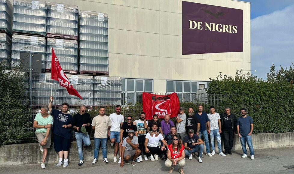 Carpi, presidio davanti alla De Nigris: trenta lavoratori in sciopero<br>
