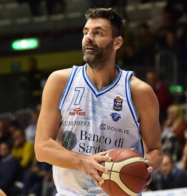 Dinamo dimezzata, il Peristeri vince la prima a Carbonia 