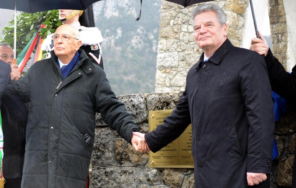 Napolitano e quel gesto di riconciliazione Italia-Germania a Sant’Anna di Stazzema