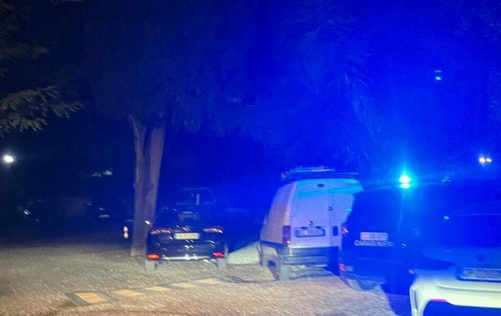 Livorno, trovato morto dal figlio in una pozza di sangue