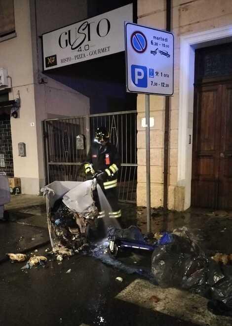 Bidoni bruciati a Bondeno, c’è una pista<br type="_moz" />
