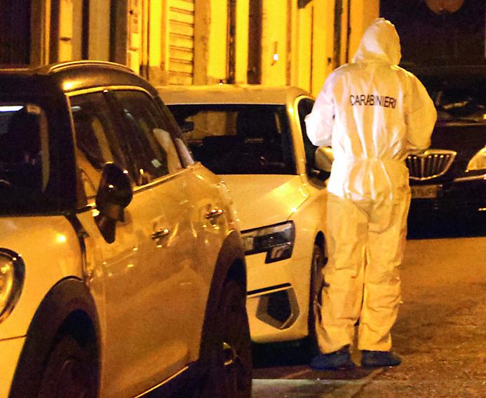 Accoltellato in centro a Carrara: arrestato l’aggressore. Chi è e perché è scoppiata la lite