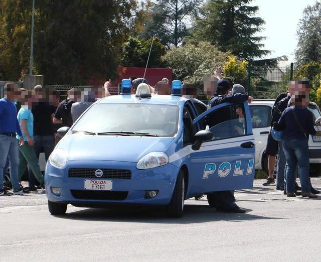 Massa, scontri tra tifosi sull’Aurelia: assolti gli ultras viareggini