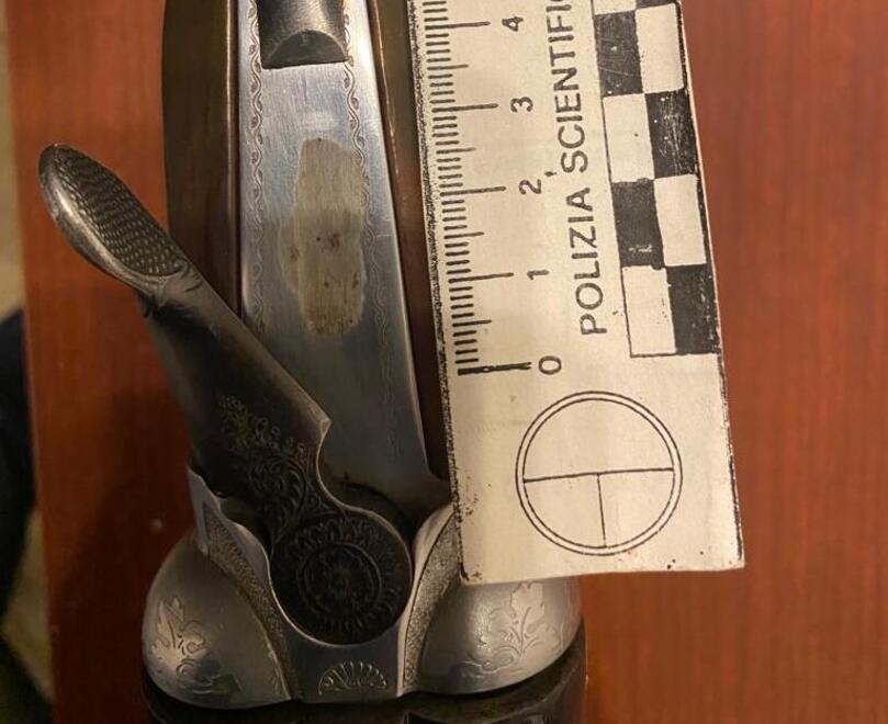 «Ora faccio una strage»: paura a Empoli. Minaccia moglie e figli col fucile