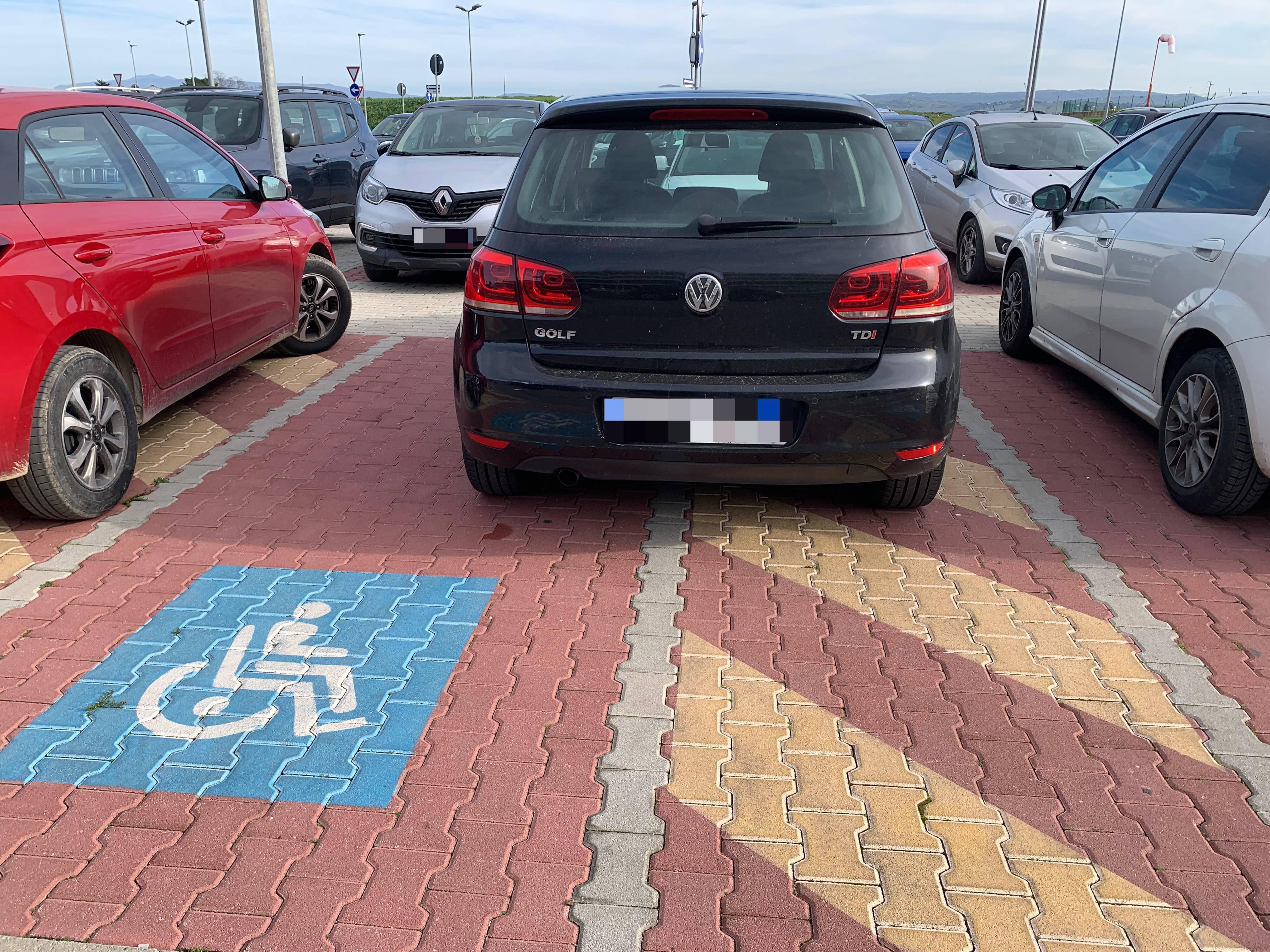 Sosta selvaggia, strage di multe sono 9.200 i verbali in 3 mesi<br type="_moz" />
