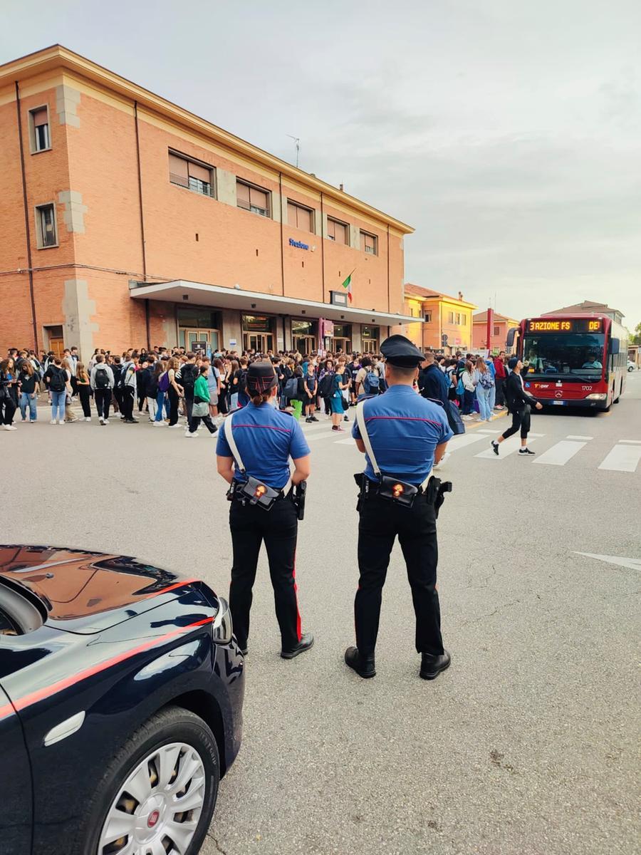 Spaccio e bullismo, a Ferrara controlli alle fermate degli autobus