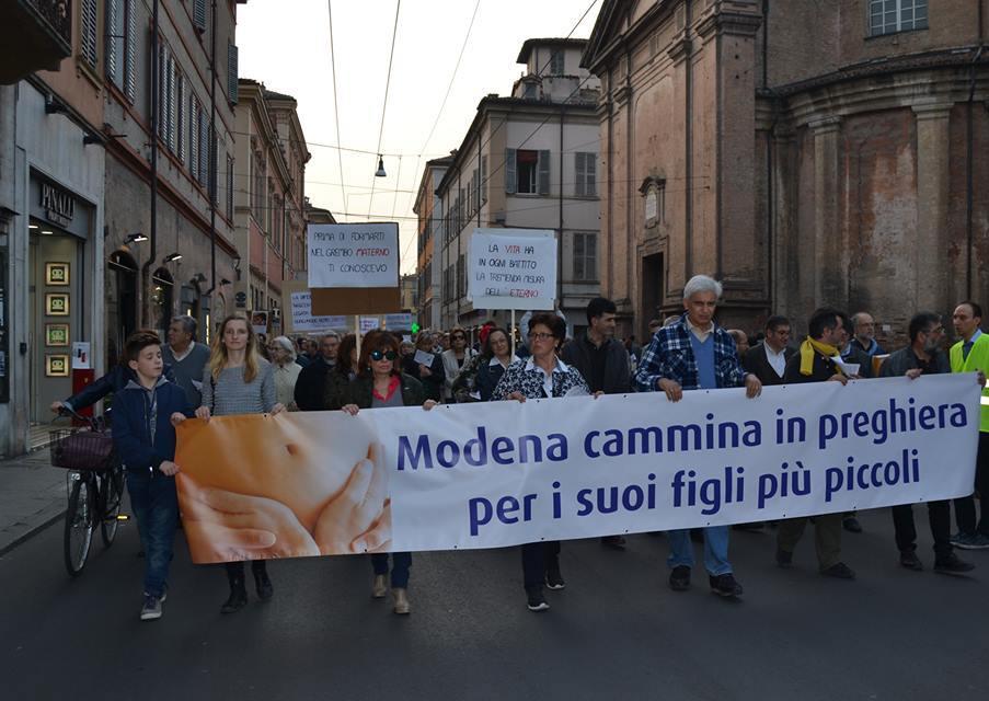 Modena, la protesta del gruppo antiabortista: al Policlinico 40 giorni di preghiere<br type="_moz" />
