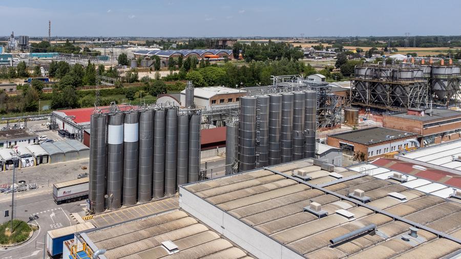 Polo chimico a Ferrara, operazione rilancio: arriva il patto col ministro