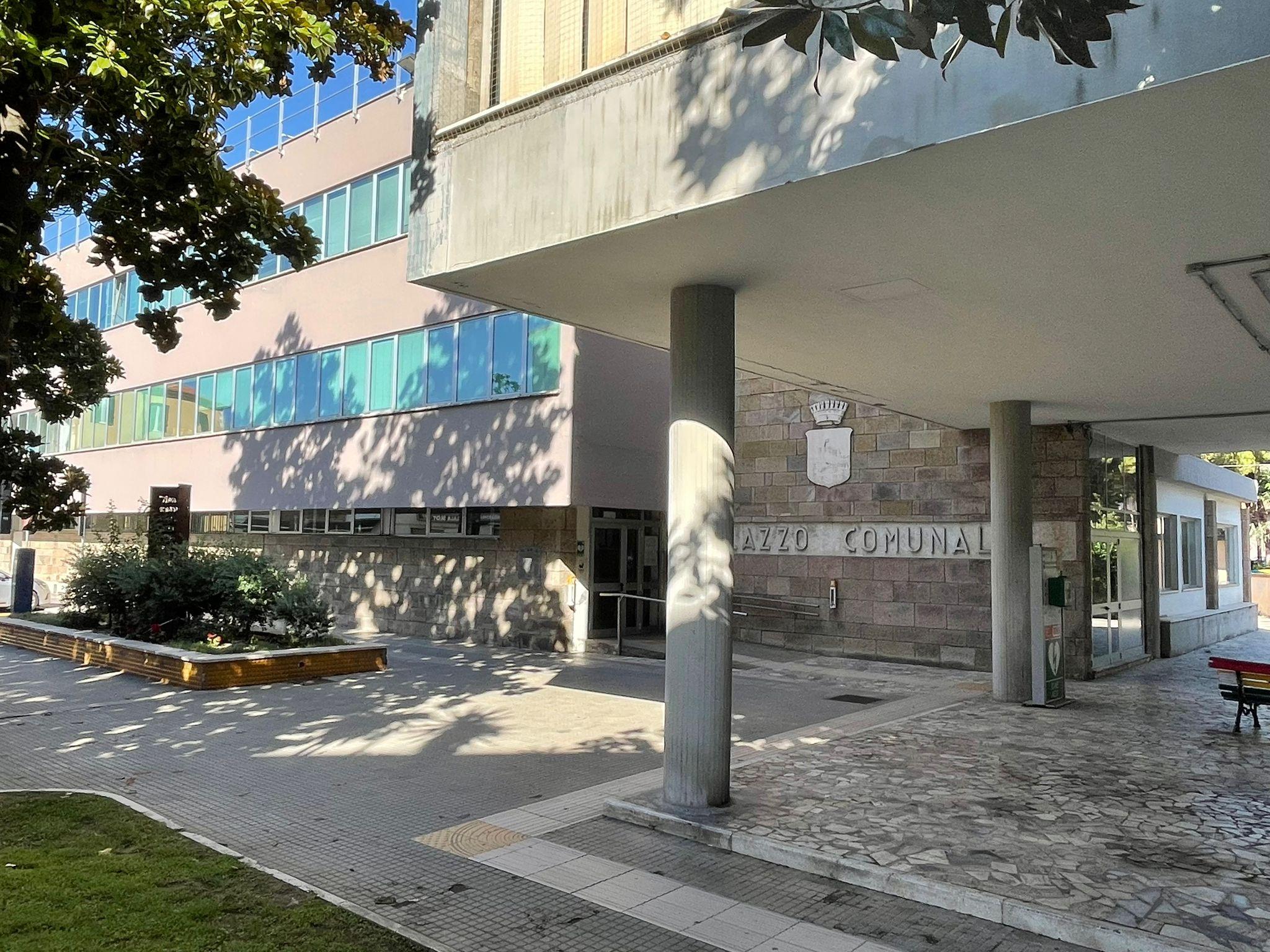 Follonica, roulotte e casette senza permessi: stretta del Comune anti-abusivi
