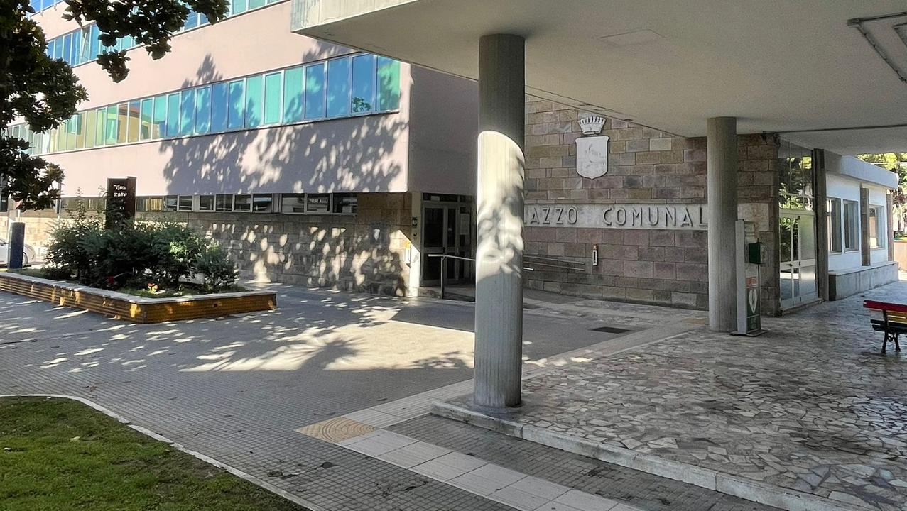 Follonica, roulotte e casette senza permessi: stretta del Comune anti-abusivi