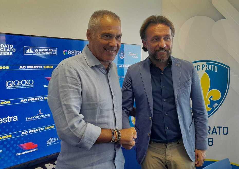 A sinistra il nuovo tecnico Raffaele Novelli