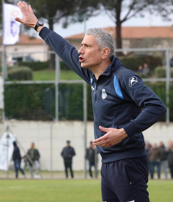 Il mister biancoceleste Leonardo Tocchini pronto a confermare l’undici titolare sceso in campo contro la Cuoio pelli, per un 4 -2- 3 -1 col terminale offensivo Ba