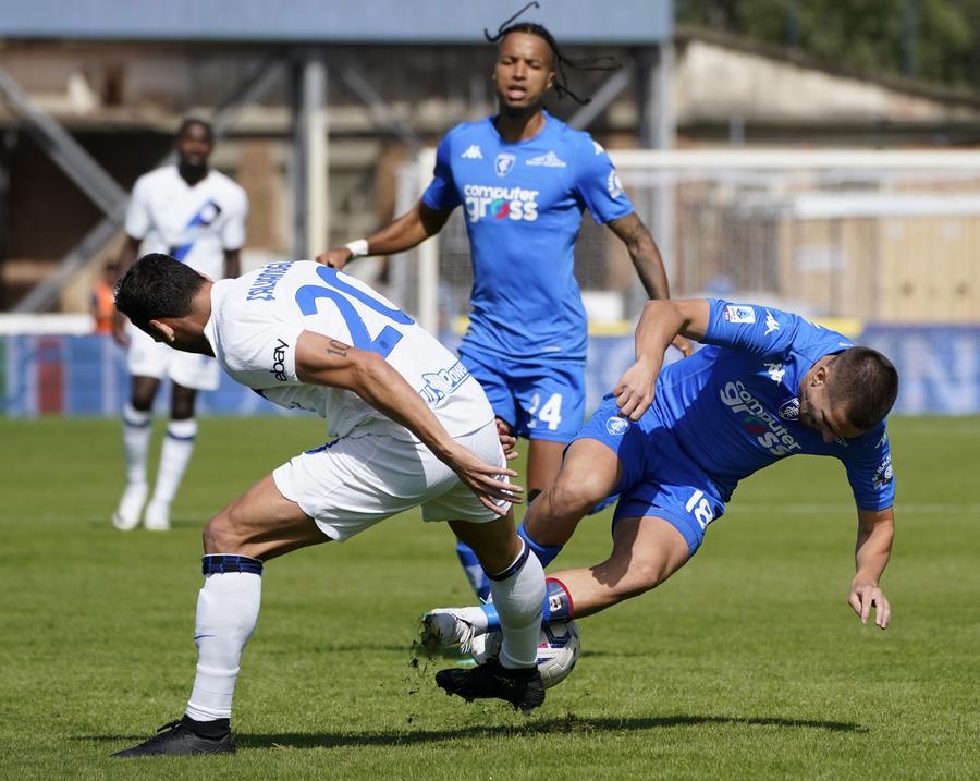
	Marin contrastato da Calhanoglu


