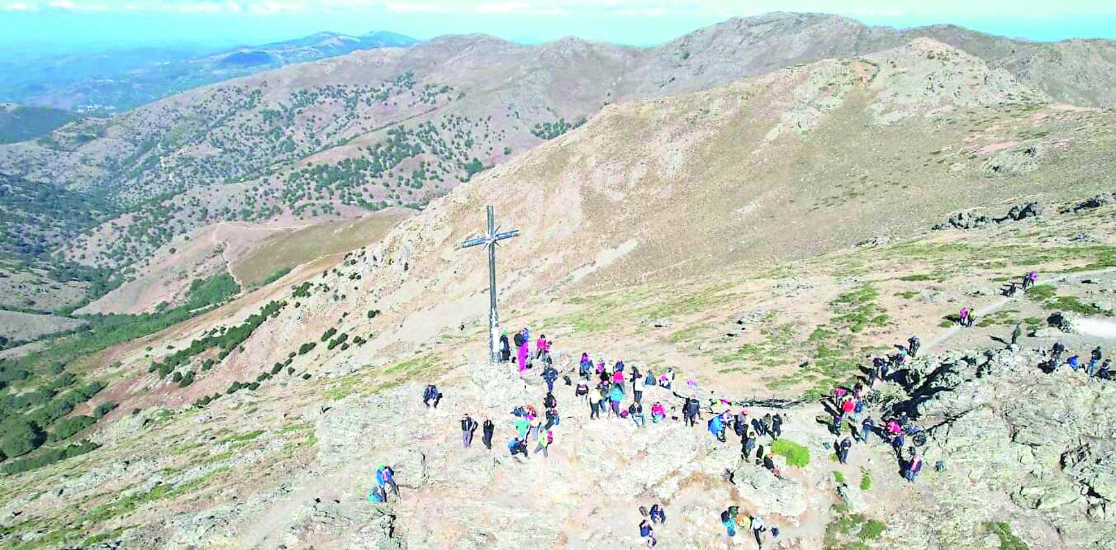 Un solo grido dalla cima dell’isola: «È ora di salvare la sanità pubblica»