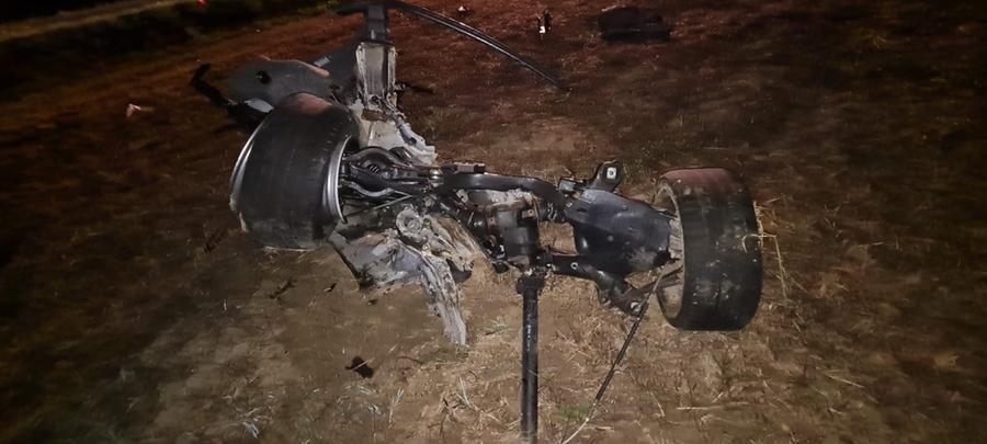 Urta un platano, l’auto si spezza in due e finisce nel canale. Morto 26enne di San Felice