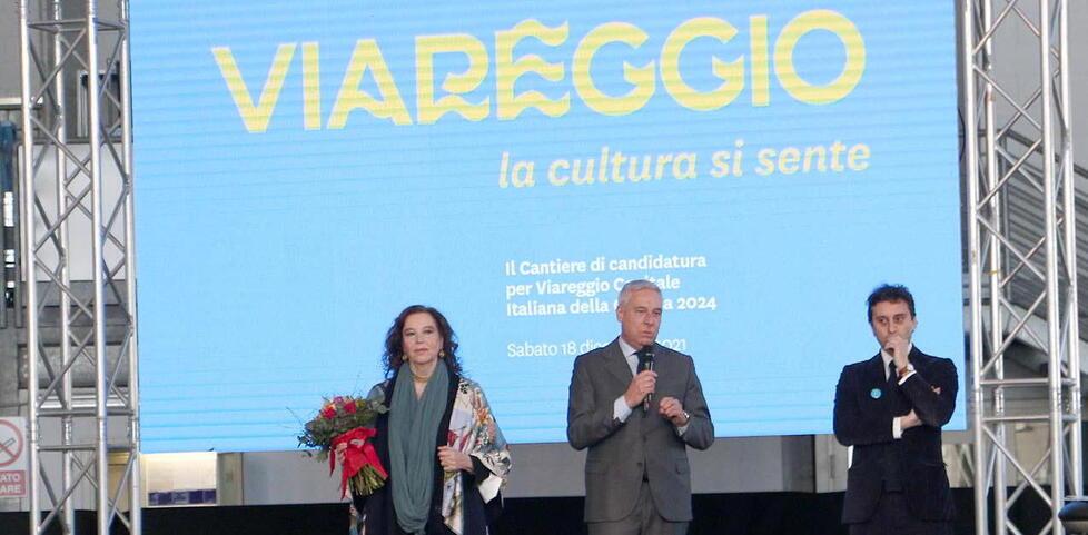 A sinistra Stefania Sandrelli con il sindaco Giorgio Del Ghingaro in occasione della candidatura a Capitale della cultura 2024