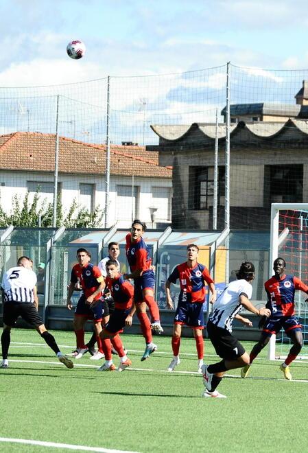 Startari libera l’area di testa (foto Falorni/Silvi)