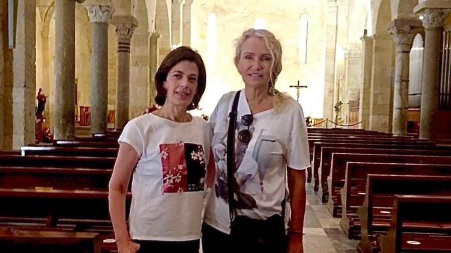 La conduttrice Licia Colò visita la basilica di San Gavino a Porto Torres