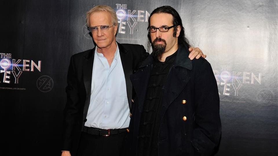 Un cast stellare per raccontare il futuro apocalittico dell’isola