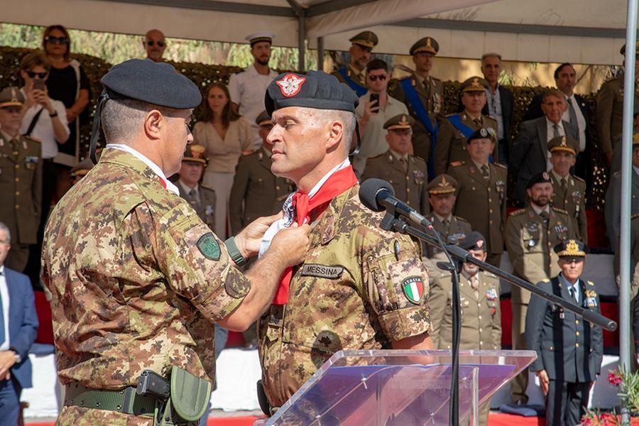 
	Il recente passaggio di consegne nella caserma &ldquo;Gonzaga&rdquo; di Sassari tra il generale Giuseppe Bossa e il parigrado Stefano Messina,dal 15 settembre scorso nuovo comandante della Brigata Sassari

