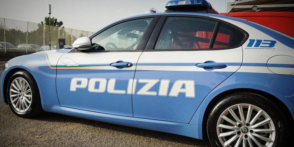 Sette ragazzi rapinati in casa