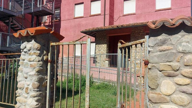 Pontedera, fanno irruzione nell’ex scuola e la trasformano in un rifugio