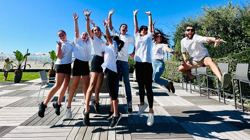 Estate infinita in Versilia: un bagno su 4 resterà aperto. «Mare d’inverno? Crediamoci»