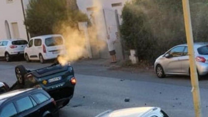 L'auto ribaltata