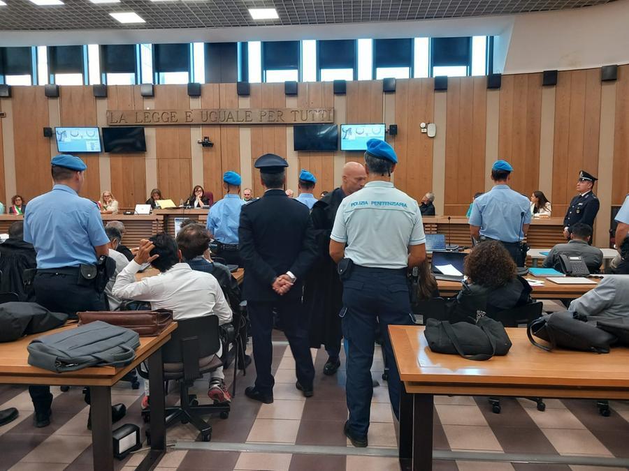 Saman, il padre piange in aula