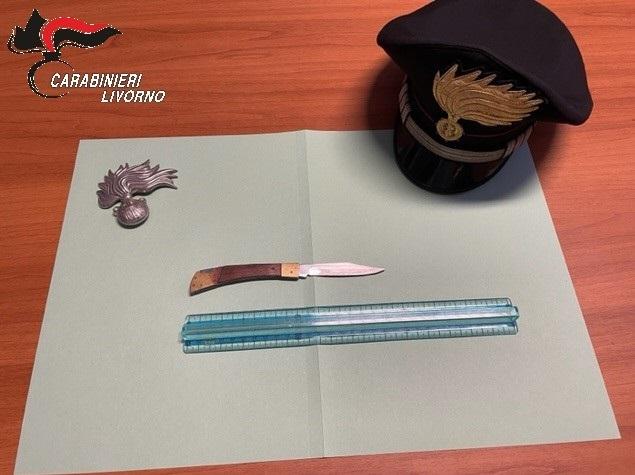 Livorno, discute con un parente e lo minaccia col coltello: denunciato un 82enne