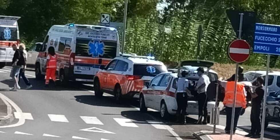 I soccorsi su via Empolese a Pieve a Nievole (foto da Facebook)
