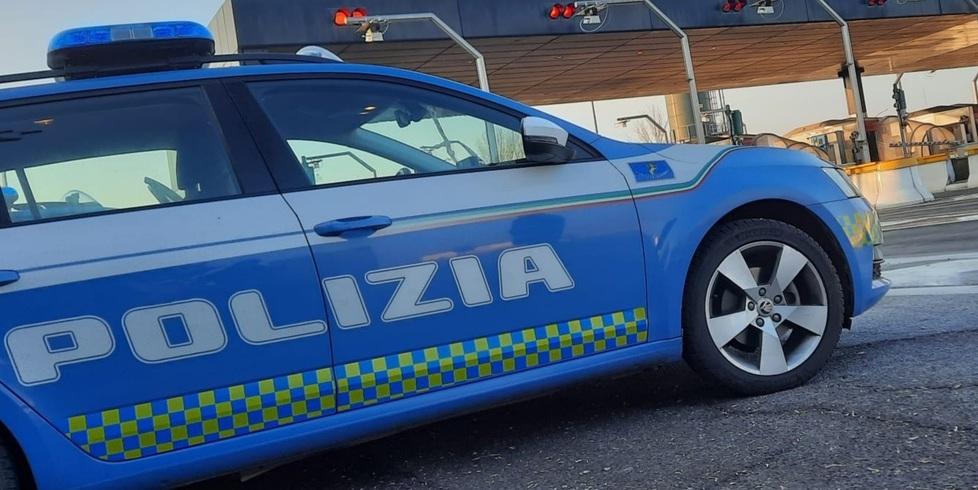 Si ferma in una piazzola di sosta a Modena Sud e dimentica il figlio in autostrada<br>
