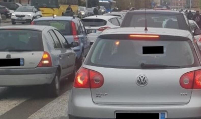 Caos, traffico e code alle scuole di Sassuolo. La soluzione? L’anno prossimo<br>
